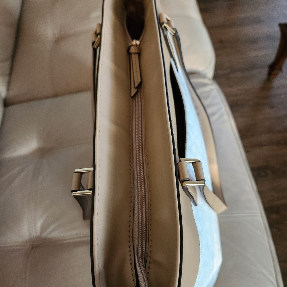 Handbag - Picture 3 of 3